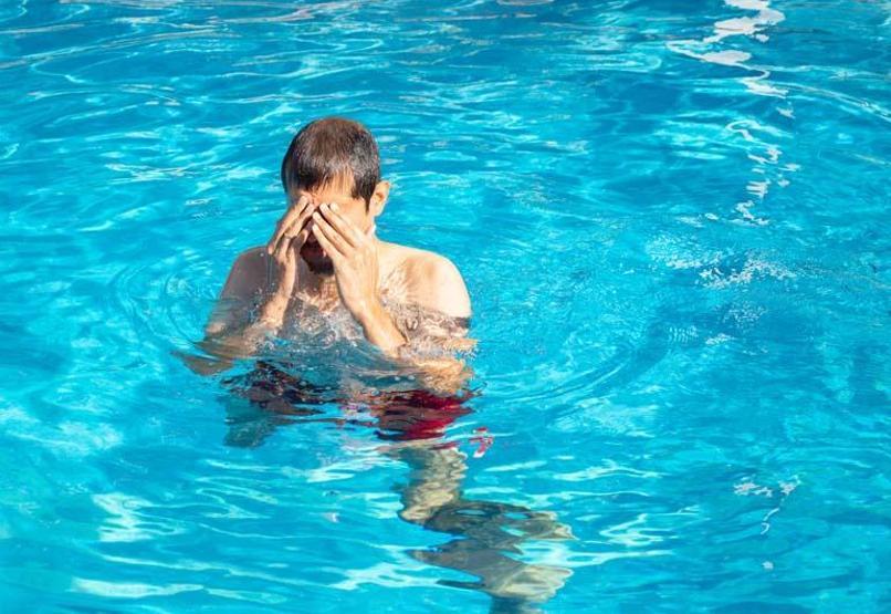Uzmanlardan balıklama atlamayın uyarısı: Felç kalabilirsiniz
