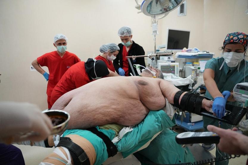 310 kiloya ulaşan adamın dramı son buluyor Hastaneden yürüyerek taburcu oldu
