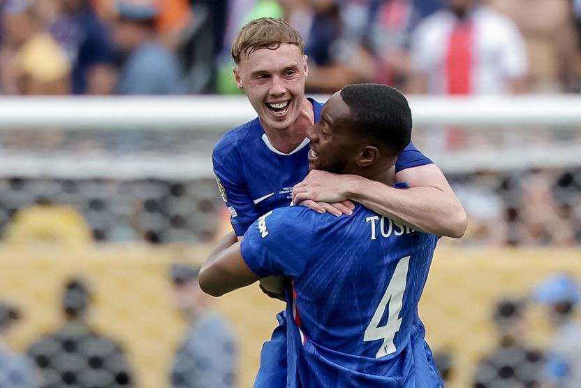 Konferans Ligi şampiyonu Chelsea, Şampiyonlar Ligini kazanan PSGyi devirdi Madalyaları Trump taktı...