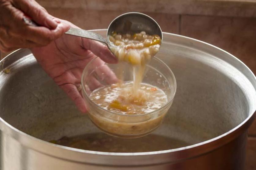 VİTAMİN VAR, PROTEİN VAR, LİF VAR, MİNERAL VAR Faydası Çok Ama... Aşureyi Sakın Bu Kaplara Koymayın Ağır Metal Geçişine Neden Olabilir Sağlıklı Aşurenin 6 Püf Noktası