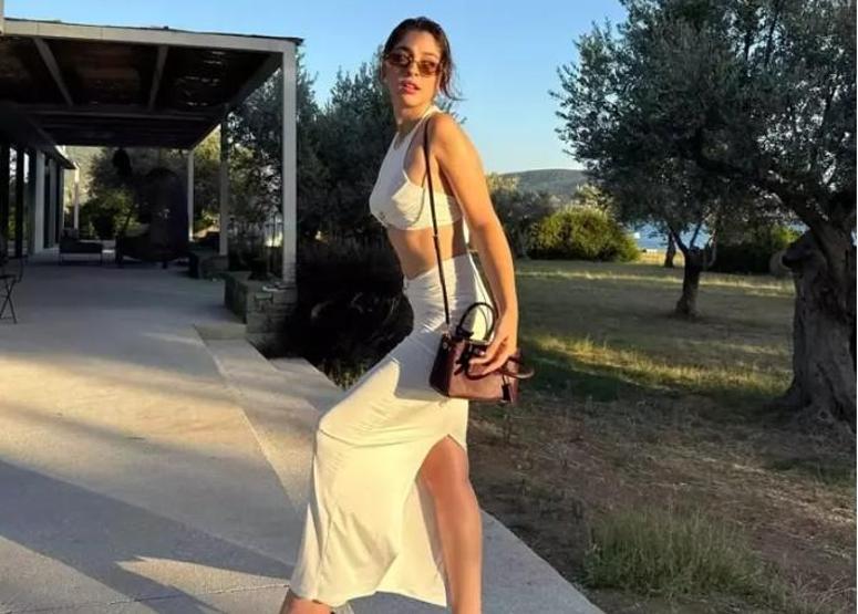 Cemre Bayselin Tatil Paylaşımları Göz Kamaştıran Pozlarıyla Yazı Karşıladı