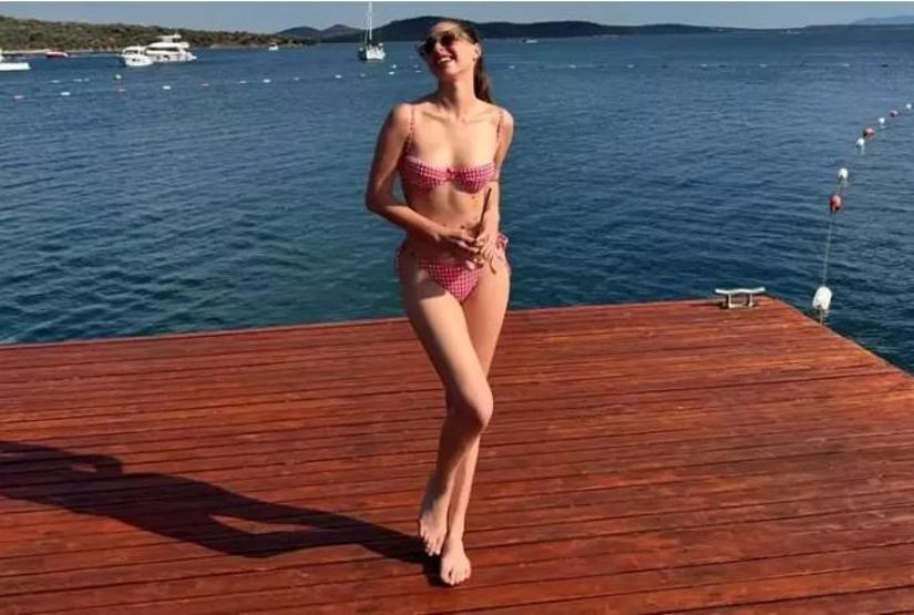Cemre Bayselin Tatil Paylaşımları Göz Kamaştıran Pozlarıyla Yazı Karşıladı