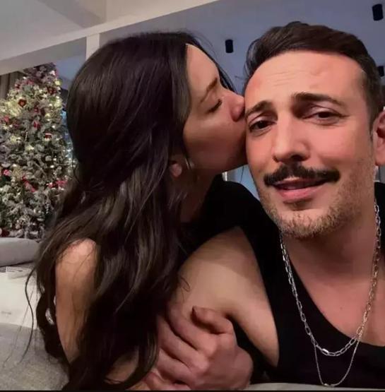 Oğuzhan Koç ve Hazal Subaşı, Yunanistanda Romantik Anlar Yaşadı