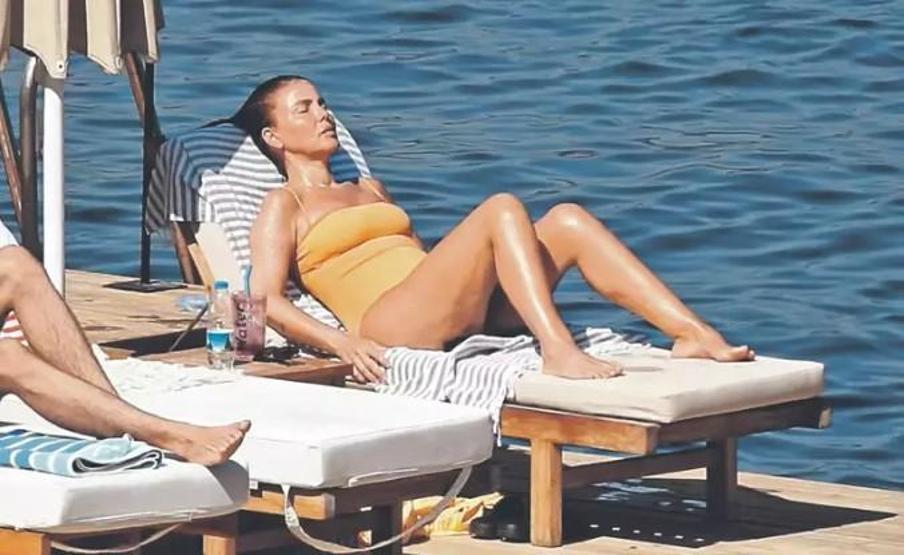 Gülben Ergen Yaz Tatiline Bodrum’da Başladı: Oğullarıyla Keyifli Anlar