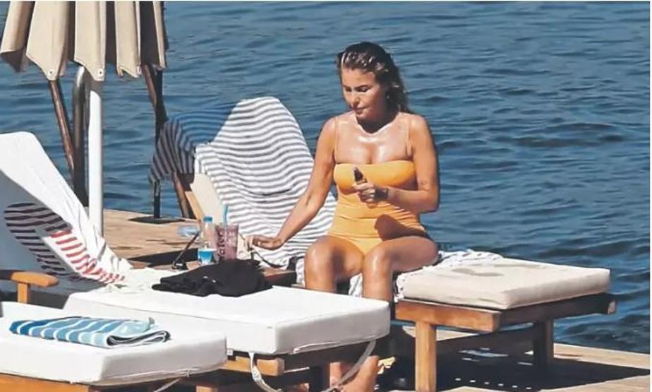 Gülben Ergen Yaz Tatiline Bodrum’da Başladı: Oğullarıyla Keyifli Anlar