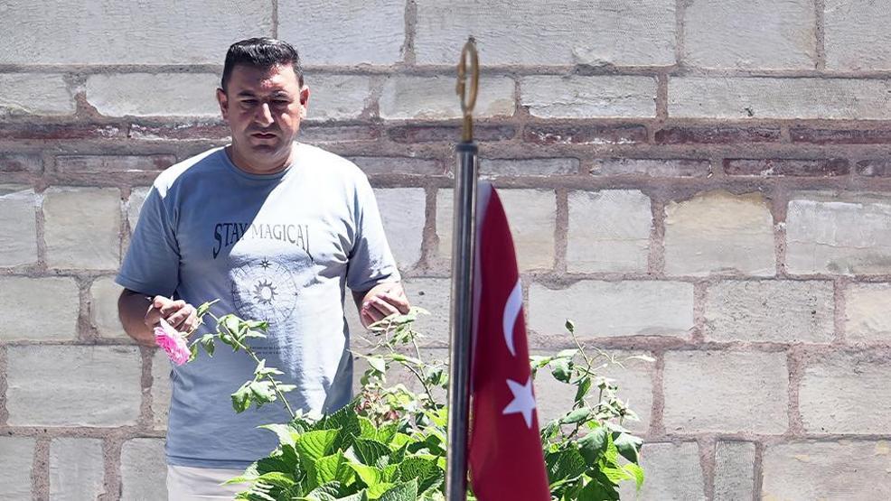 15 Temmuz şehitleri kabri başında anıldı: Hiç bir zaman unutulmayacaklar
