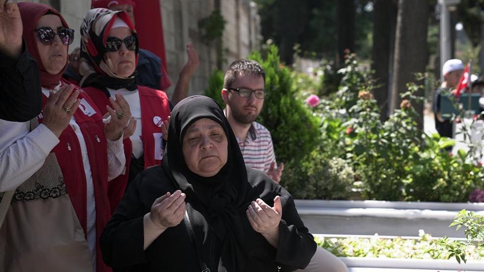 15 Temmuz şehitleri kabri başında anıldı: Hiç bir zaman unutulmayacaklar