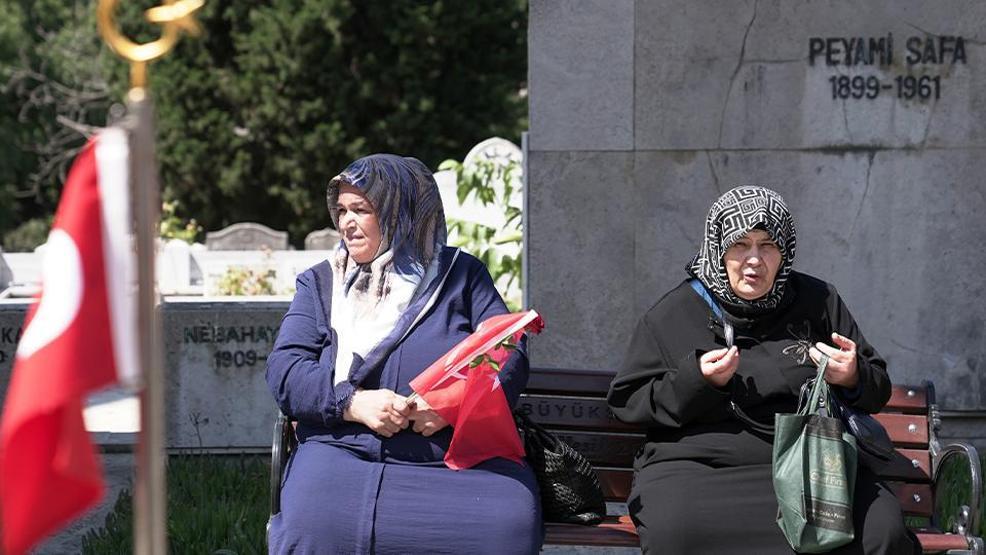 15 Temmuz şehitleri kabri başında anıldı: Hiç bir zaman unutulmayacaklar