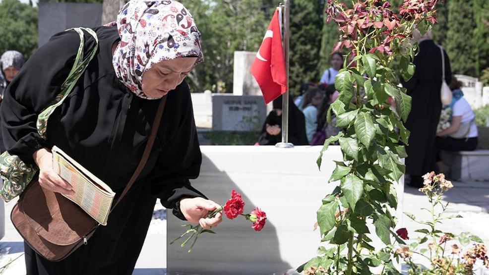 15 Temmuz şehitleri kabri başında anıldı: Hiç bir zaman unutulmayacaklar