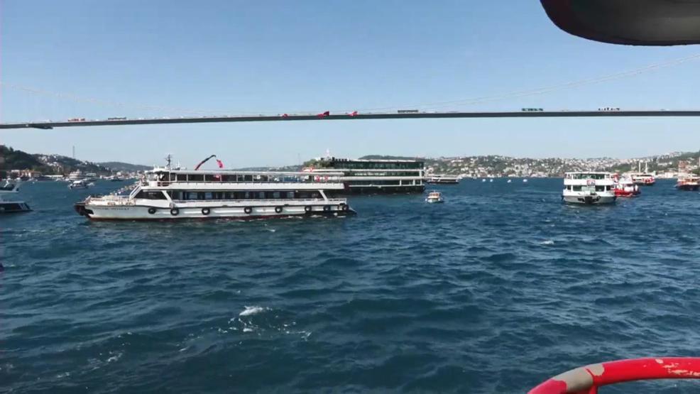 253 ŞEHİT İÇİN 253 TEKNE BOĞAZDA Bebekten hareket eden kortej Sarayburnuna ilerliyor