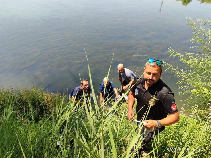 Köpeğin vefası herkesi duygulandırdı Yaralanan sahibini ambulansta da yalnız bırakmadı
