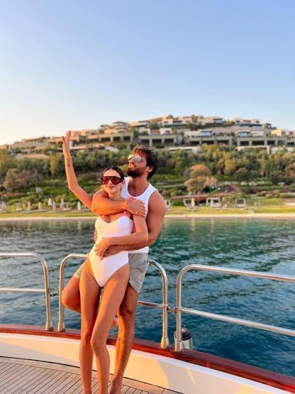 CAN YAMAN TÜRKİYEYİ ÖZLEDİ Sevgilisi Sara ile Bodrumda aşka geldiler