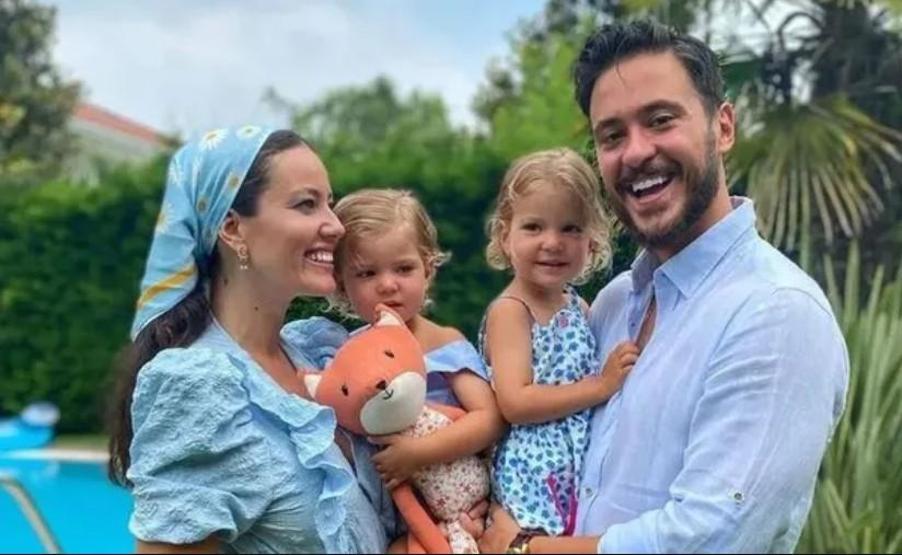 Pelin Akil ve Anıl Altan Boşanma Kararını Açıkladı Sürpriz Aile Paylaşımıyla Dikkat Çekti