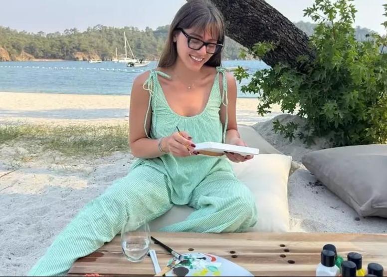 Sıla Türkoğlunun Plajda Göz Kamaştıran Pozları