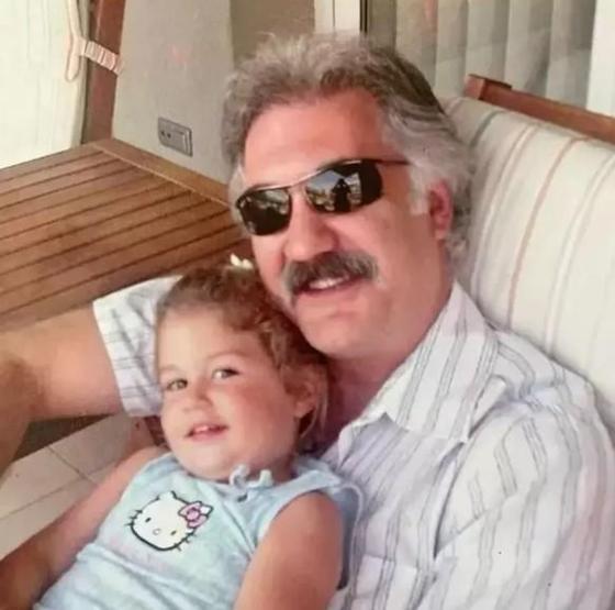 Tamer Karadağlının Kızı Zeyno Karadağlı Güzelliği ve Yeteneğiyle Büyülüyor
