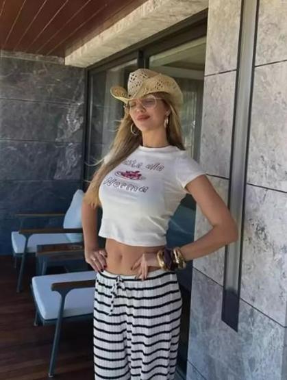 Yasemin Şefkatliden Yeni İmaj Şıklığıyla Göz Doldurdu