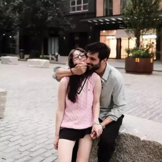 Özge Gürel ve Serkan Çayoğlundan Evliliklerinin 3. Yılında Romantik Kutlama