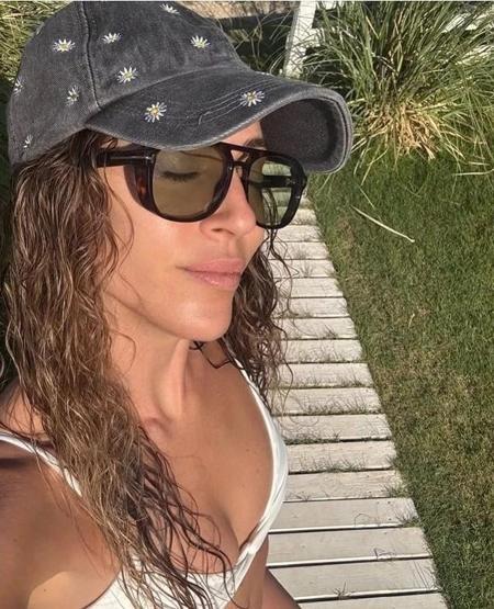Sinem Kobaldan Büyüleyici Tatil Paylaşımı Beyaz Bikinisiyle Sanal Medyayı Salladı