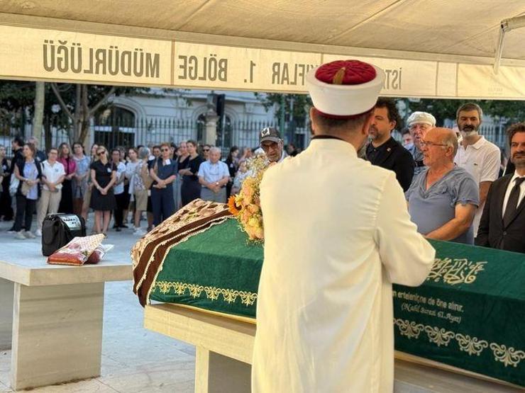 Pınar Küre son veda Ünlü tarihçi İlber Ortaylıdan duygulandıran sözler: ÇOK ÜZGÜNÜZ