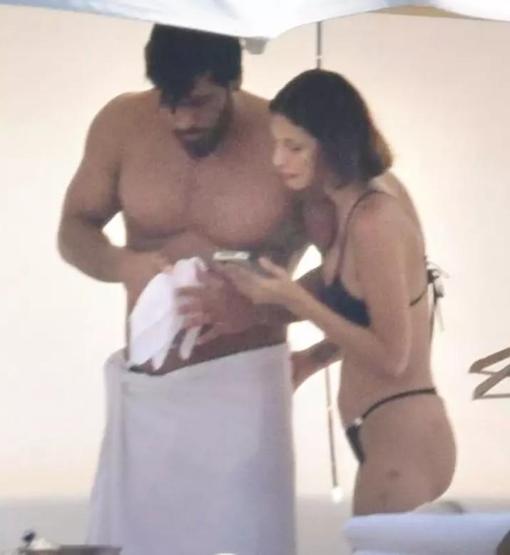 Can Yaman ve Sevgilisi Sara Bluma’dan Romantik Bodrum Tatili