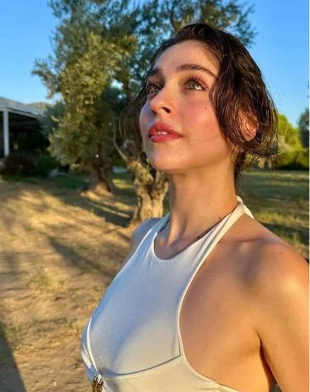 Cemre Baysel’in Yeni Tatil Rotaları ve Cesur Paylaşımları Sanal Medyayı Salladı
