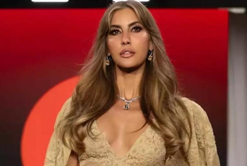 Çağla Şıkel Çeşme Tatilinde Oryantal Dansıyla Göz Doldurdu