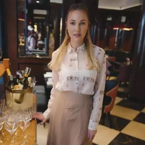 Meryem Uzerlinin Kızı Lara Jemima 11 Yaşında Güzelliğiyle Görenleri Büyülüyor