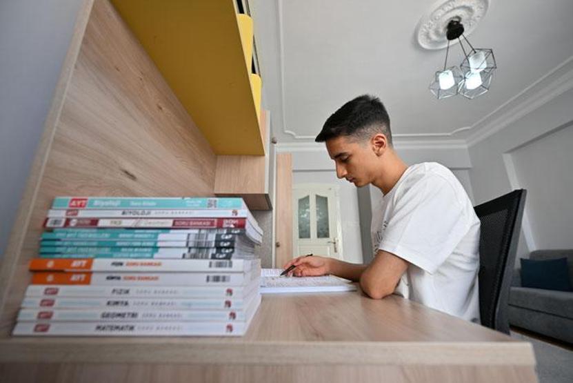 Şampiyonlar ailesi: Önce LGS sınavında şimdi de YKSde Türkiye birincisi çıkardı