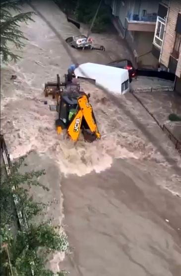 Sel mağdurları o saniyeleri anlattı: Odanın duvarından sürüklendik
