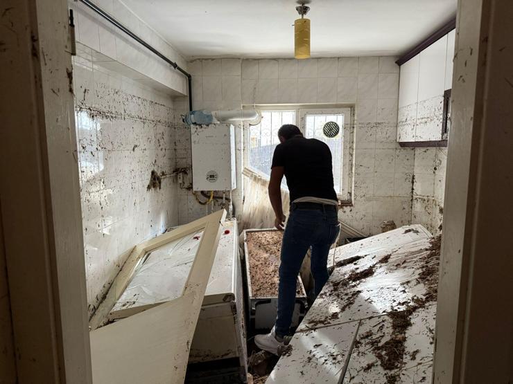 Sel mağdurları o saniyeleri anlattı: Odanın duvarından sürüklendik