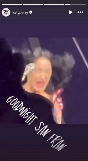 Konserde panik dolu anlar Katy Perry düşme tehlikesi atlattı