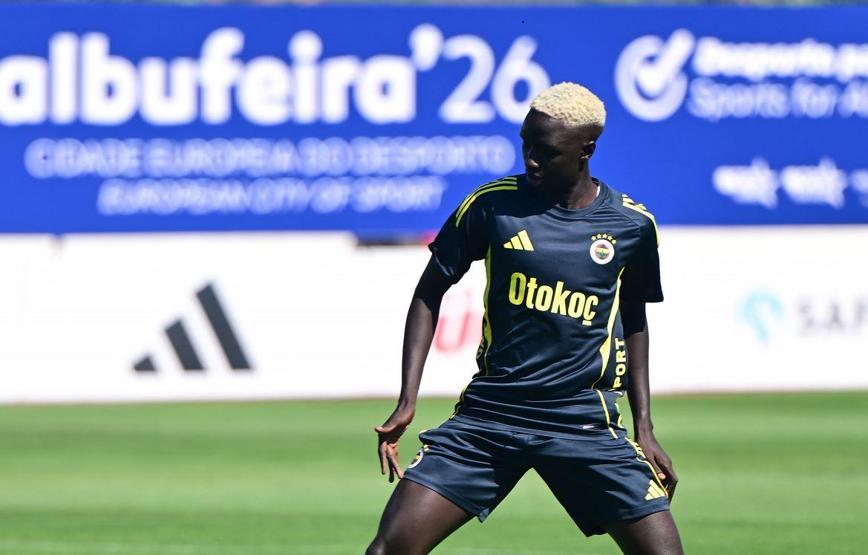 Fenerbahçe, hazırlıklarını sürdürüyor