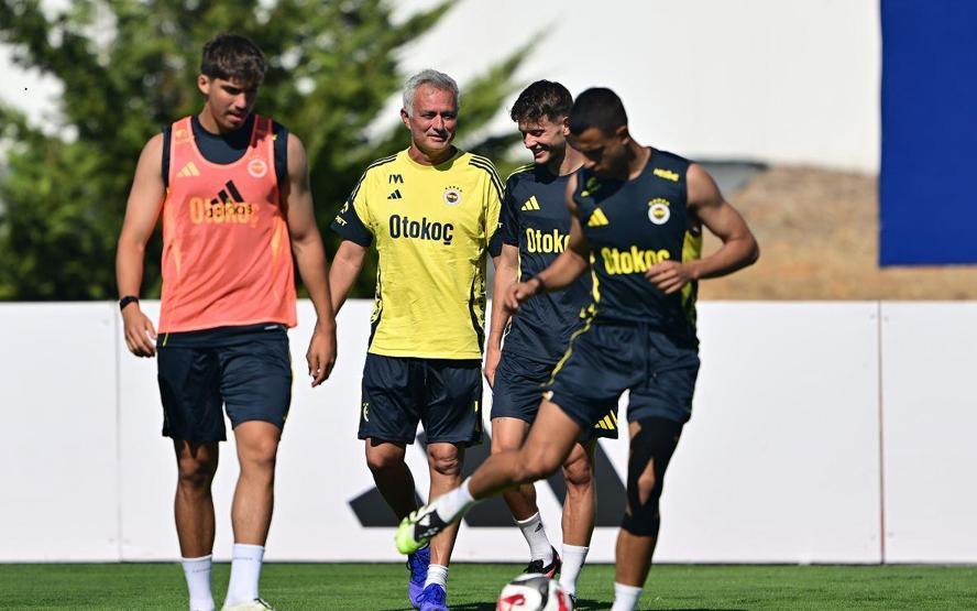 Fenerbahçe, hazırlıklarını sürdürüyor