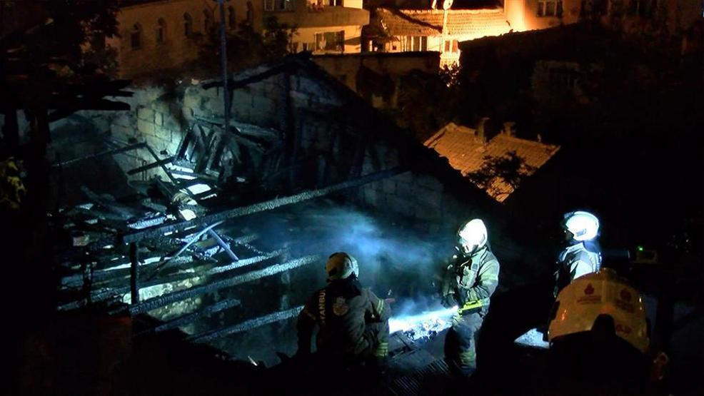 Gaziosmanpaşada buzdolabı patladı: Mahalle alev aldı, 4 ev küle döndü