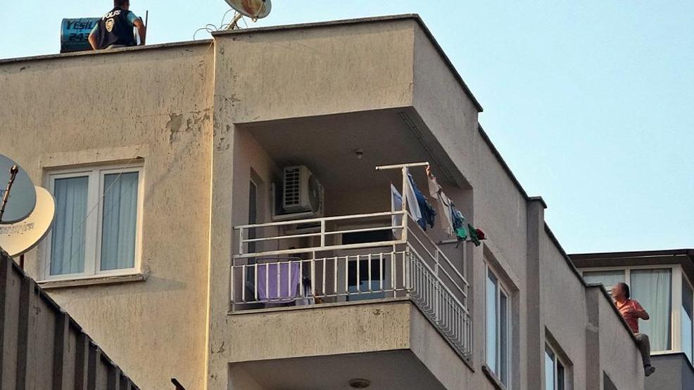 Çatıda köşe kapmaca Öfkeli koca itfaiye ekiplerini peşine taktı