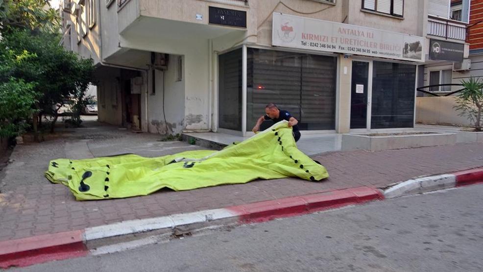 Çatıda köşe kapmaca Öfkeli koca itfaiye ekiplerini peşine taktı