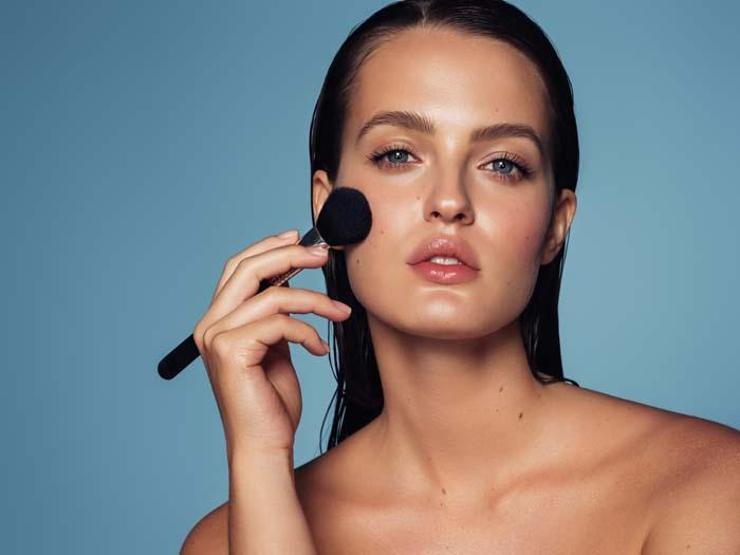 Yaz Aylarında Makyaja Dikkat Bu Hatalar Gözenekleri Tıkıyor, Akne Sorunlarına Yol Açıyor