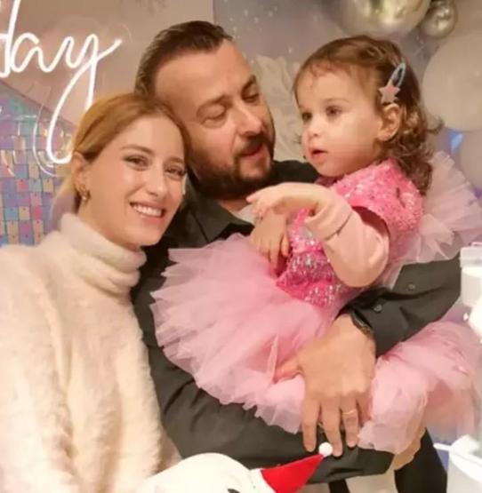 Hazal Kayadan Şaşırtan İmaj Değişikliği Sarışınlar Daha Çok Eğleniyor Dediler, Göreceğiz