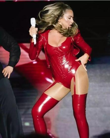 Umut Akyürek’ten Hadise ve Jennifer Lopez’in Sahne Performanslarına Sert Tepki