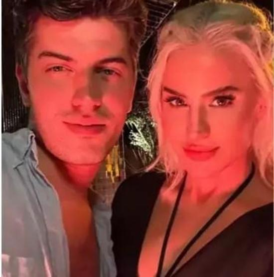 Büşra Pekinin Dikkat Çeken Değişimi: Khaleesi Benzerliği Sanal Medyada Gündem Oldu