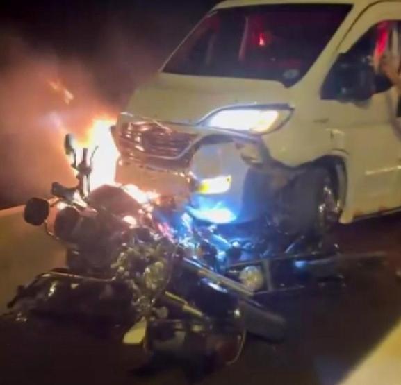 Gaziantepte korkunç kaza Yol kenarındaki motosiklet ve çekiciye çarptı: 1 ölü, 1 ağır yaralı