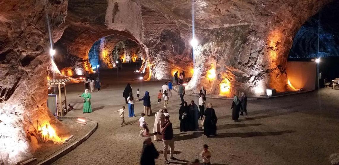 Ne İlaç Ne İğne Ne de Serum ŞİFA ARAYAN ORAYA KOŞUYOR... Astım, Bronşit, KOAH Hastalarının Uğrak Mekanı Oldu Her Yıl 150 Bin Kişi...