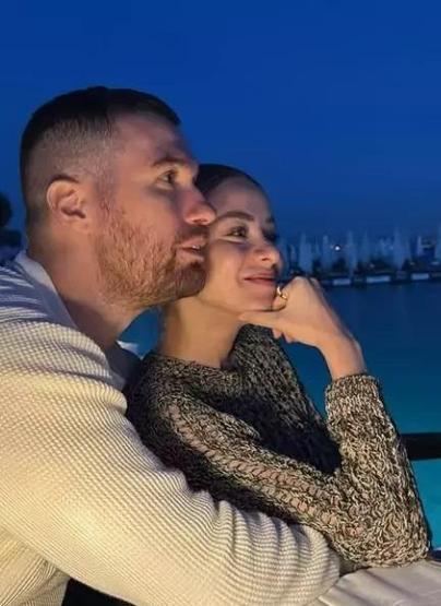Seda Sayanın müstakbel gelini İlayda Alişan aşka geldi Oğulcan Engin ile böyle poz verdi BENİM DÜNYAM