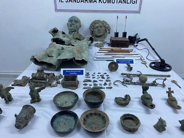 Bayburt’ta 156 adet tarihi eser ele geçirildi