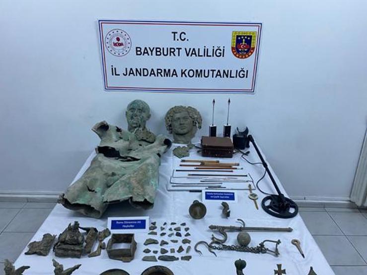 Bayburt’ta 156 adet tarihi eser ele geçirildi