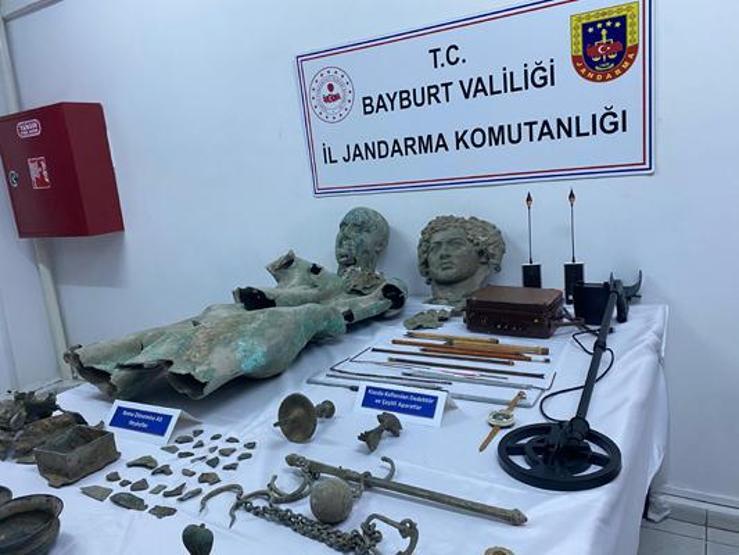 Bayburt’ta 156 adet tarihi eser ele geçirildi
