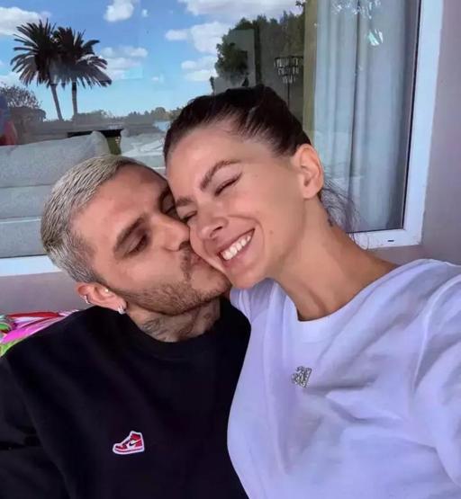 Mauro Icardi ve China Suarez’in Aşkı Durmak Bilmiyor Romantik Pozları Sanal Medyada Gündem Oldu