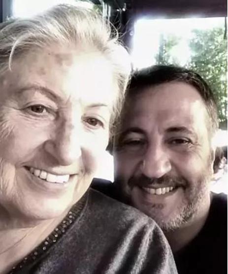 Ercan Saatçi’den Annesine Duygusal Veda: Sanal Medyada Paylaştığı Mesajla Sevenlerini Üzdü