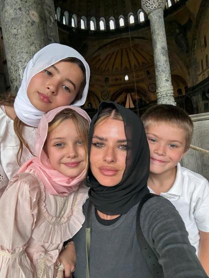 Galatasarayın yıldızı Icardinin büyük aşkı China Suarez ile çocuklarına bakın İSTANBULDAN SEVGİLERLE