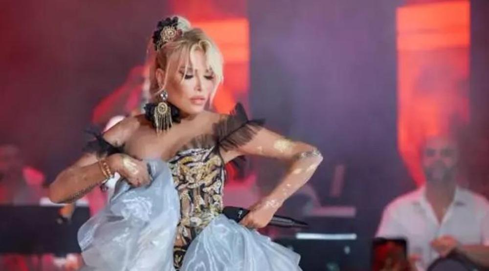 Ajda Pekkan 79 Yaşında, Harbiye Açıkhavada 45 Şarkı Söyledi: Göz Dolduran Performans